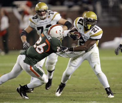 Georgia Tech’s Jonathan Dwyer breaks loose on a 58-yard TD run.  (Associated Press / The Spokesman-Review)