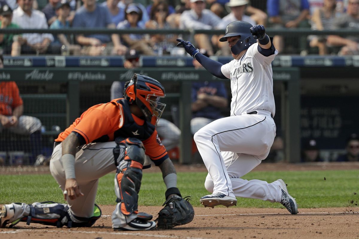 Martin Maldonado Pitches 5-Hit Inning, Joins Astros' Position