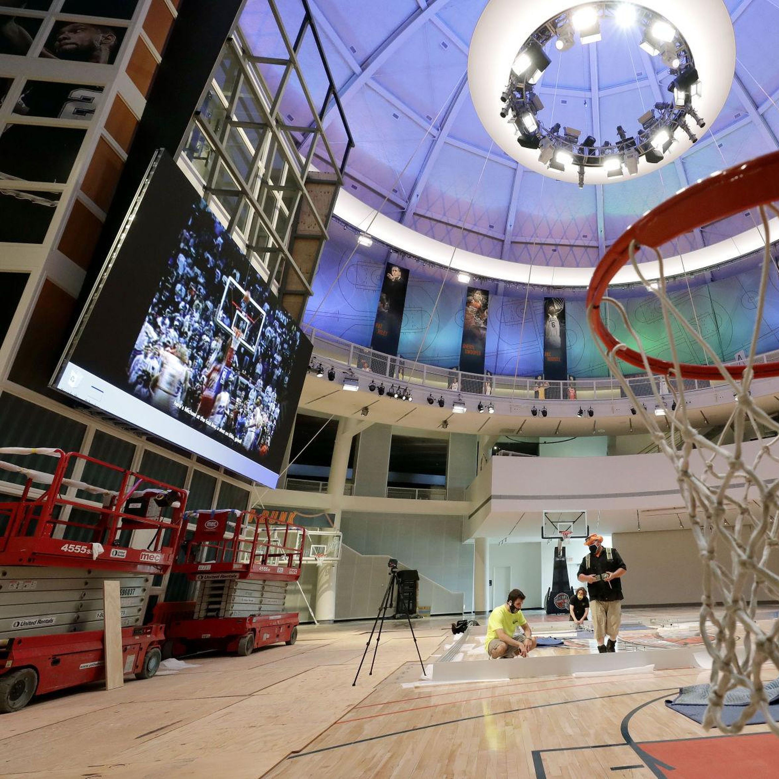 The Naismith Memorial Basketball Hall of Fame :: Center Court