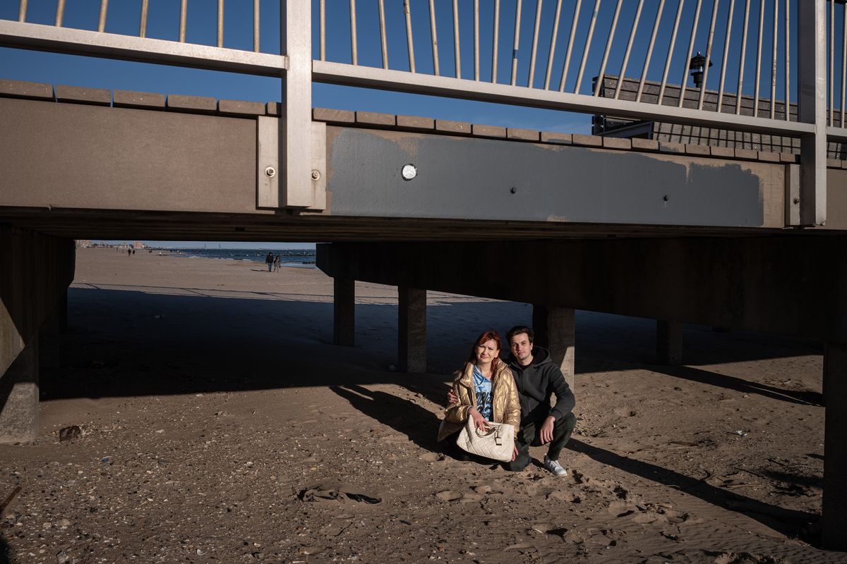 Maria Muzun, left, and Stanislav Holotiuk, who fled Ukraine, hoping to find refuge in the home of an American they met on Facebook, in New York, March 18, 2023. More than 280,000 Ukrainians have escaped the war through a program meant to resettle them into the homes of Americans, but not everyone has found a safe or welcoming place to stay. (Misha Friedman/The New York Times) (MISHA FRIEDMAN)