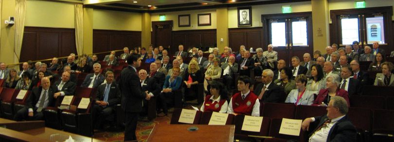 Political scientist and former Missouri state Sen. Jeffrey Smith speaks to Idaho lawmakers at ethics training session on Wednesday (Betsy Russell)