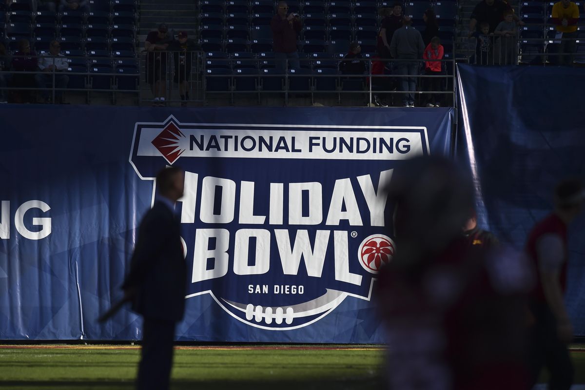 Washington State warms up before the 2016 National Funding Holiday Bowl on Tuesday, Dec. 27, 2016, at Qualcomm Stadium in San Diego, Calif. (Tyler Tjomsland / The Spokesman-Review)