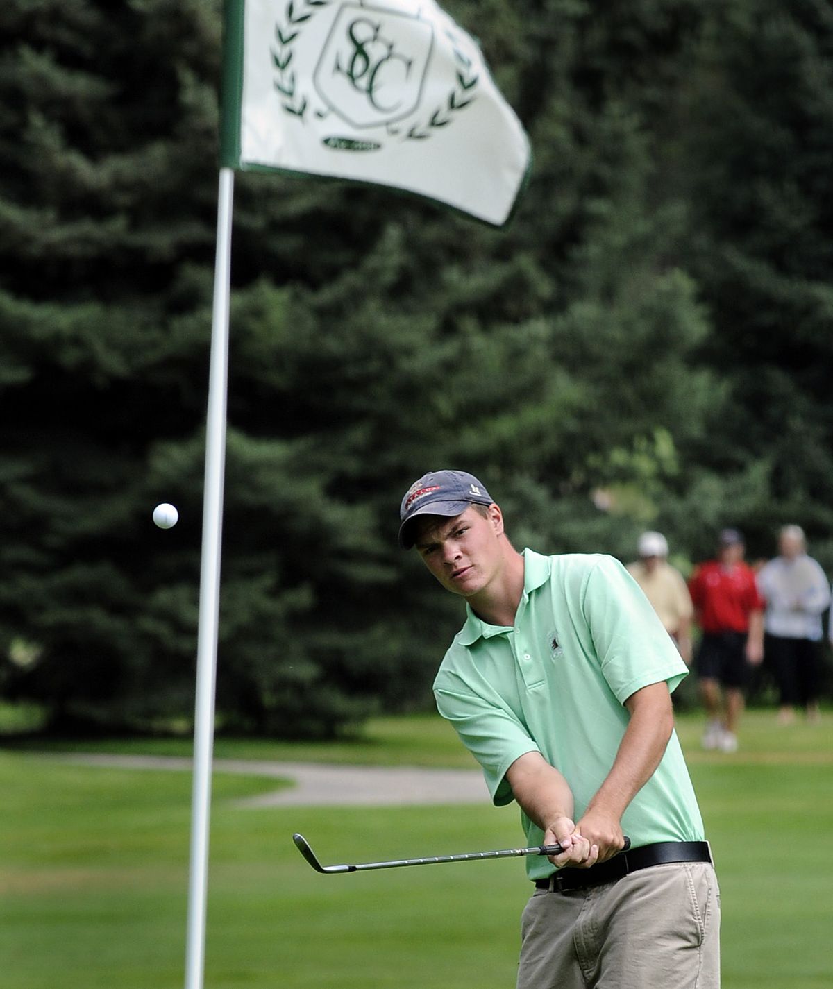 The Spokesman-Review Hank Frame shoots for the pin on the third hole Friday at Spokane Country Club. He shot 67 to win by five strokes. (Dan Pelle / The Spokesman-Review)