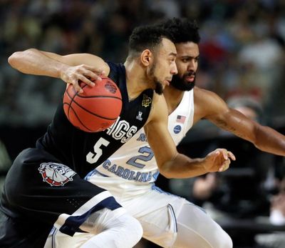 Gonzaga's Nigel Williams-Goss (5) drives against North Carolina's Joel Berry II (2) during the first half in the finals of the Final Four NCAA college basketball tournament, Monday, April 3, 2017, in Glendale, Ariz. (AP Photo/Mark Humphrey)