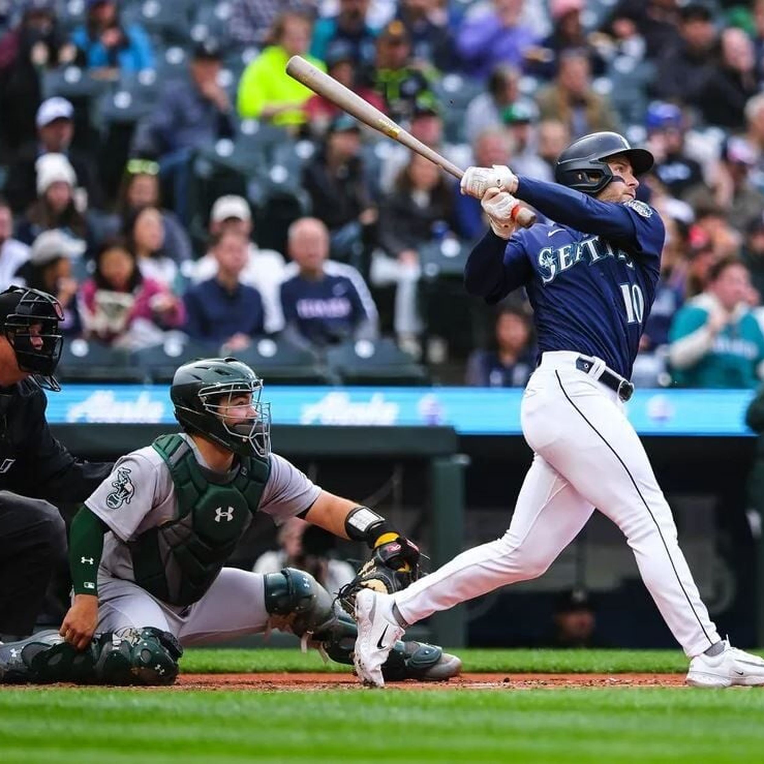 Kelenic hits 10th home run, Mariners blast A's