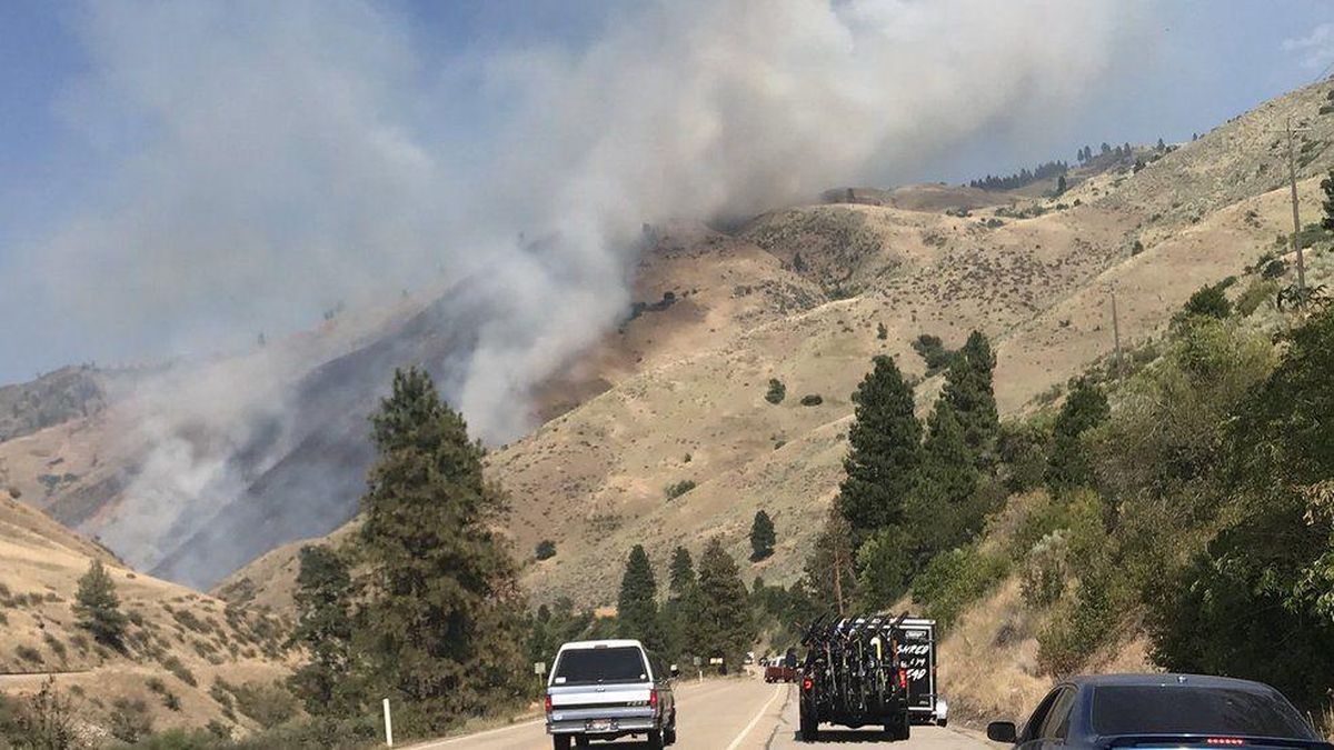 Fire grows to 2,000 acres north of Horseshoe Bend as large fire team is