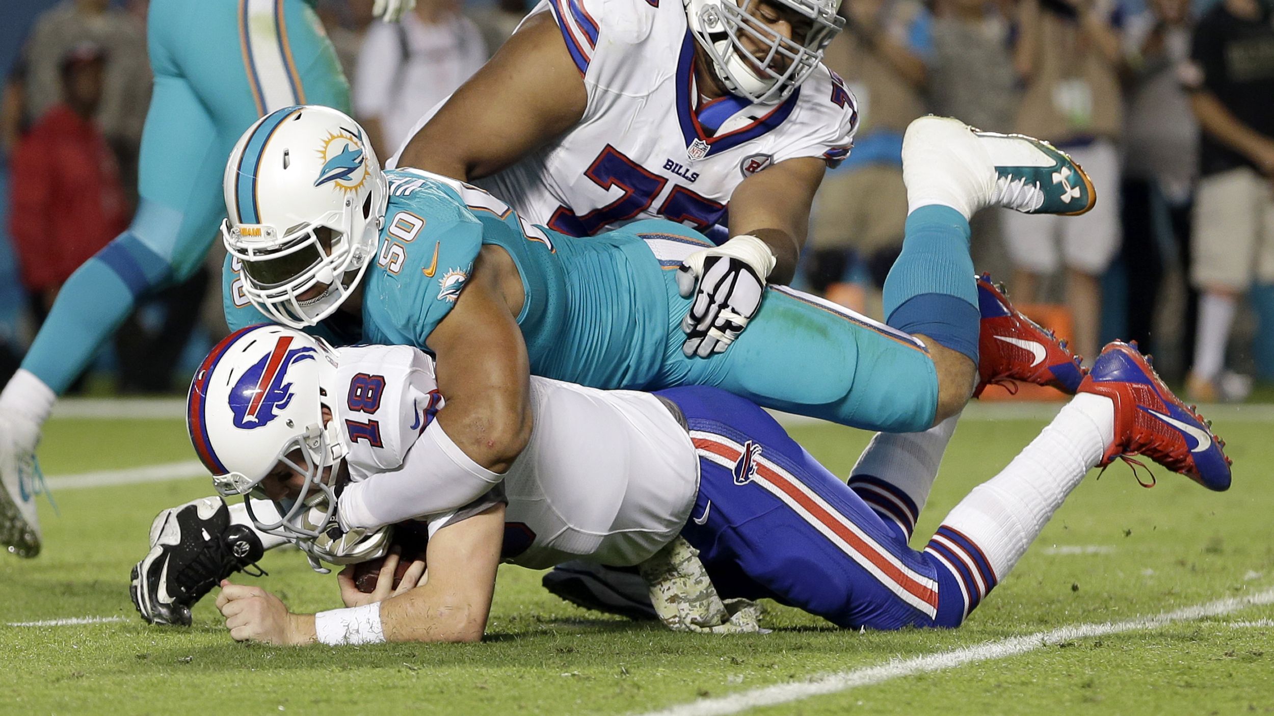 Ryan Tannehill throws for two scores as Dolphins earn 22-9 victory