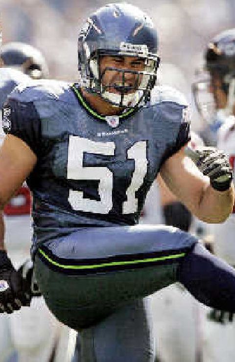 Middle linebacker Lofa Tatupu brings experience, savvy to Seahawks defense  