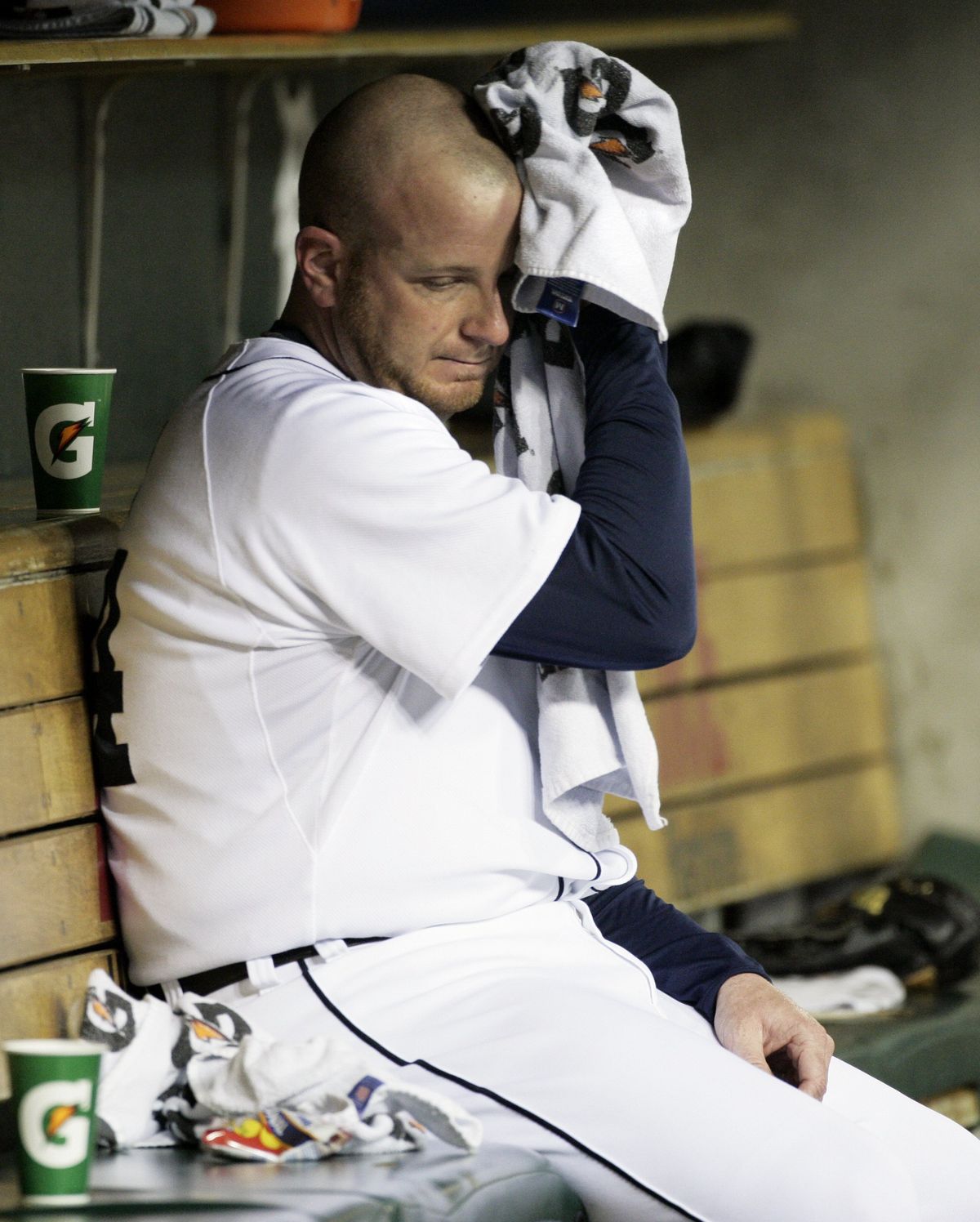 Associated Press Tigers reliever Bobby Seay towels off after the eighth inning, in which he gave up Russell Branyan’s 2-run homer. (Associated Press / The Spokesman-Review)