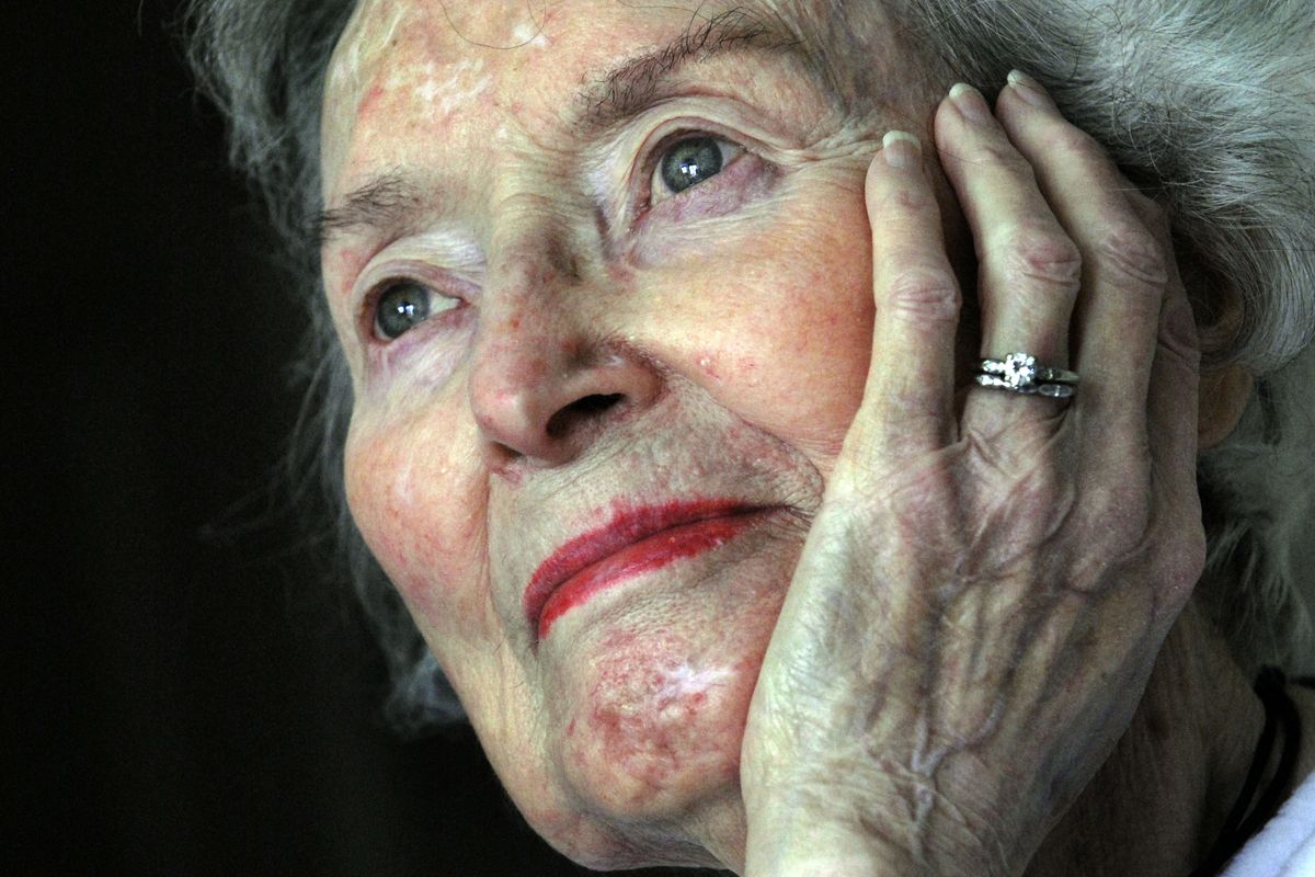 Dorothy Tarleton, of Coeur d’Alene, reminisces about her days as an Army nurse during World War II at her home in 2008. (Kathy Plonka)