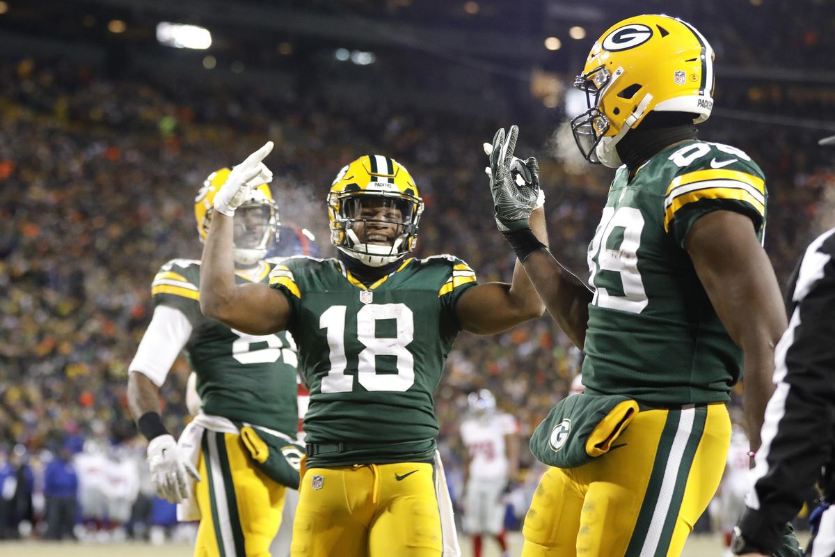 Green Bay Packers wide receiver Randall Cobb (18) celebrates his third touchdown during the second half of an NFC wild-card NFL football game against the New York Giants, Sunday, Jan. 8, 2017, in Green Bay, Wis. (Mike Roemer / Associated Press)