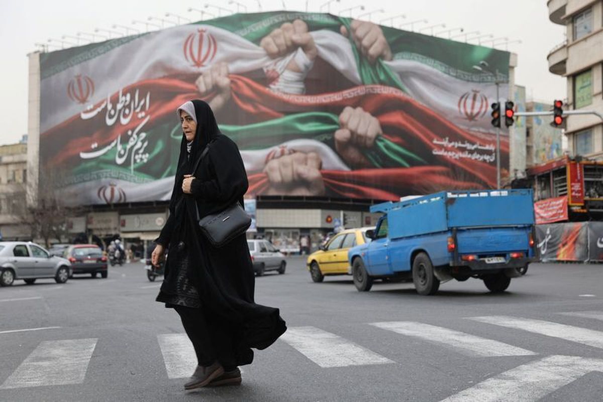 An Iranian woman walks on a street in Tehran, Iran, January 19, 2026. Majid Asgaripour/WANA (West Asia News Agency) via REUTERS (Majid Asgaripour)