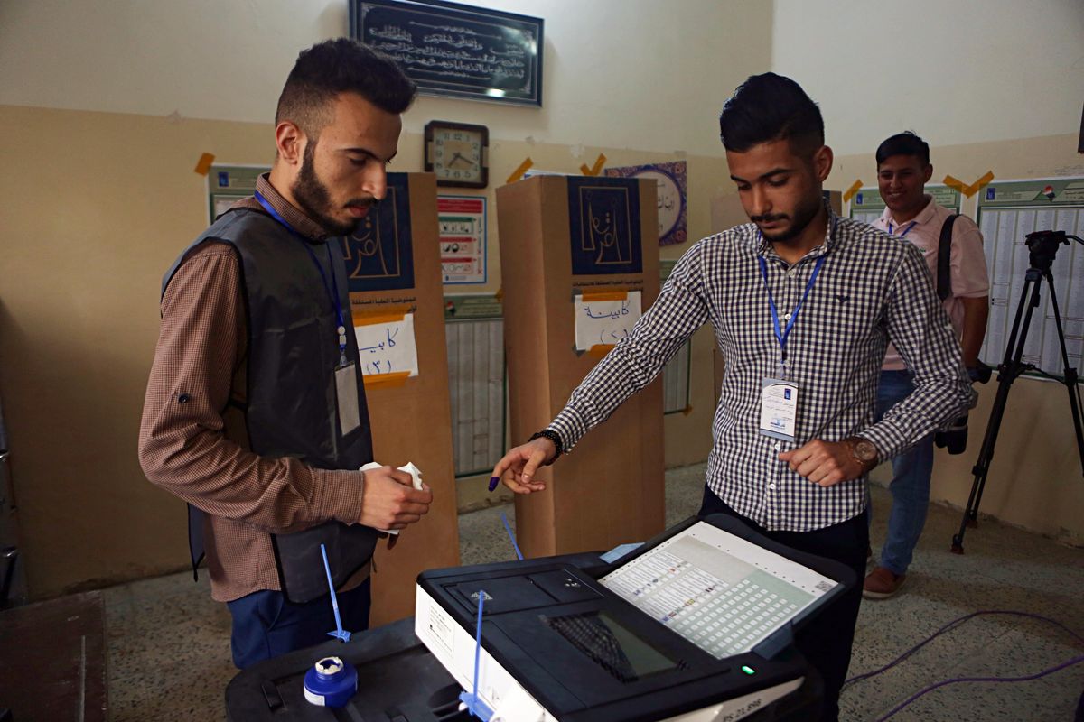 An Iraqi man casts his vote in the country