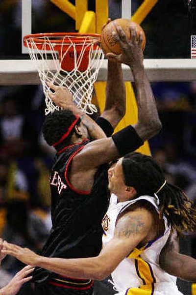 
L.A.'s Brian Grant, right, hits Samuel Dalembert in the face.
 (Associated Press / The Spokesman-Review)