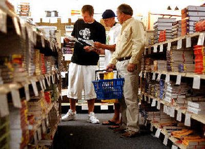 
Left to right, freshman Ryan Pearman and his friend, freshman Sean Minty, look for textbooks with Minty's father, Tom, at the GU bookstore on Sunday. 
 (Liz Kishimoto / The Spokesman-Review)