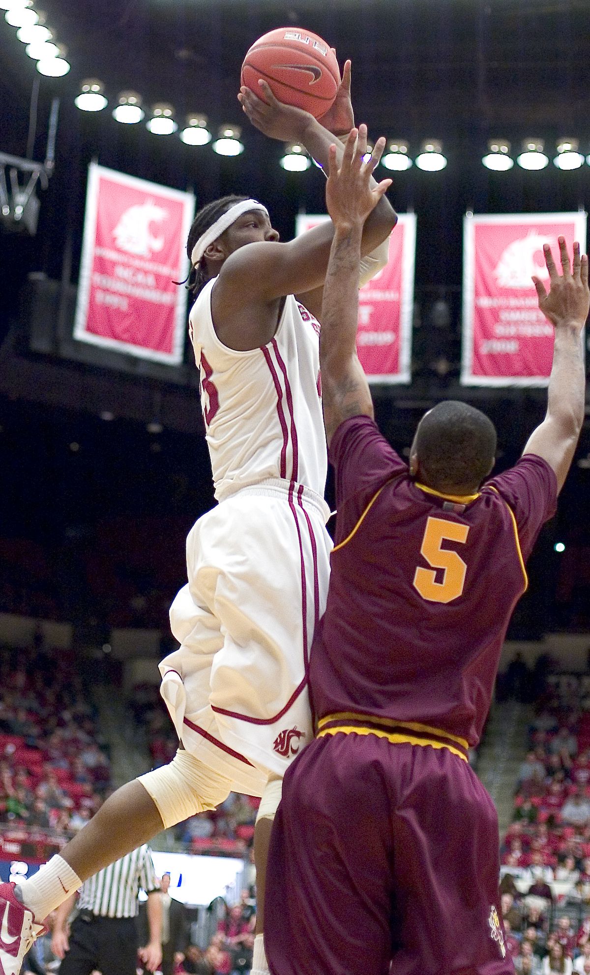 Washington State forward DeAngelo Casto, left, scores over Arizona State forward Kyle Cain (5) during the first half of an NCAA college basketball game Thursday, Jan. 20, 2011, in Pullman, Wash. (Dean Hare / Associated Press)