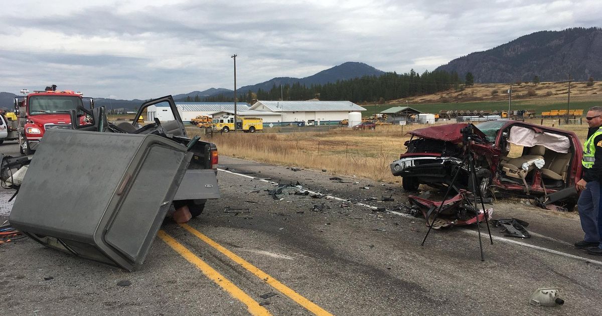 Highway south of Chewelah blocked after multiple-car crash | The ...