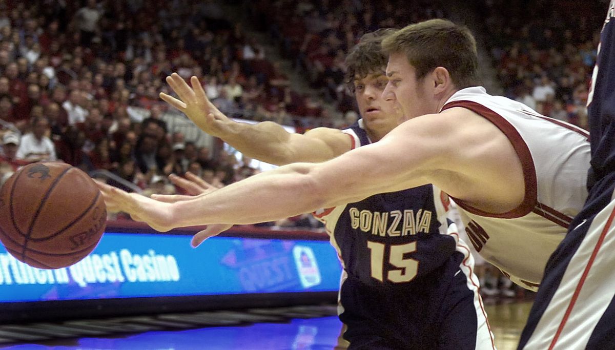 Gonzaga’s Matt Bouldin, left, and Washington State’s Aron Baynes battle for a loose ball.  (Christopher Anderson / The Spokesman-Review)