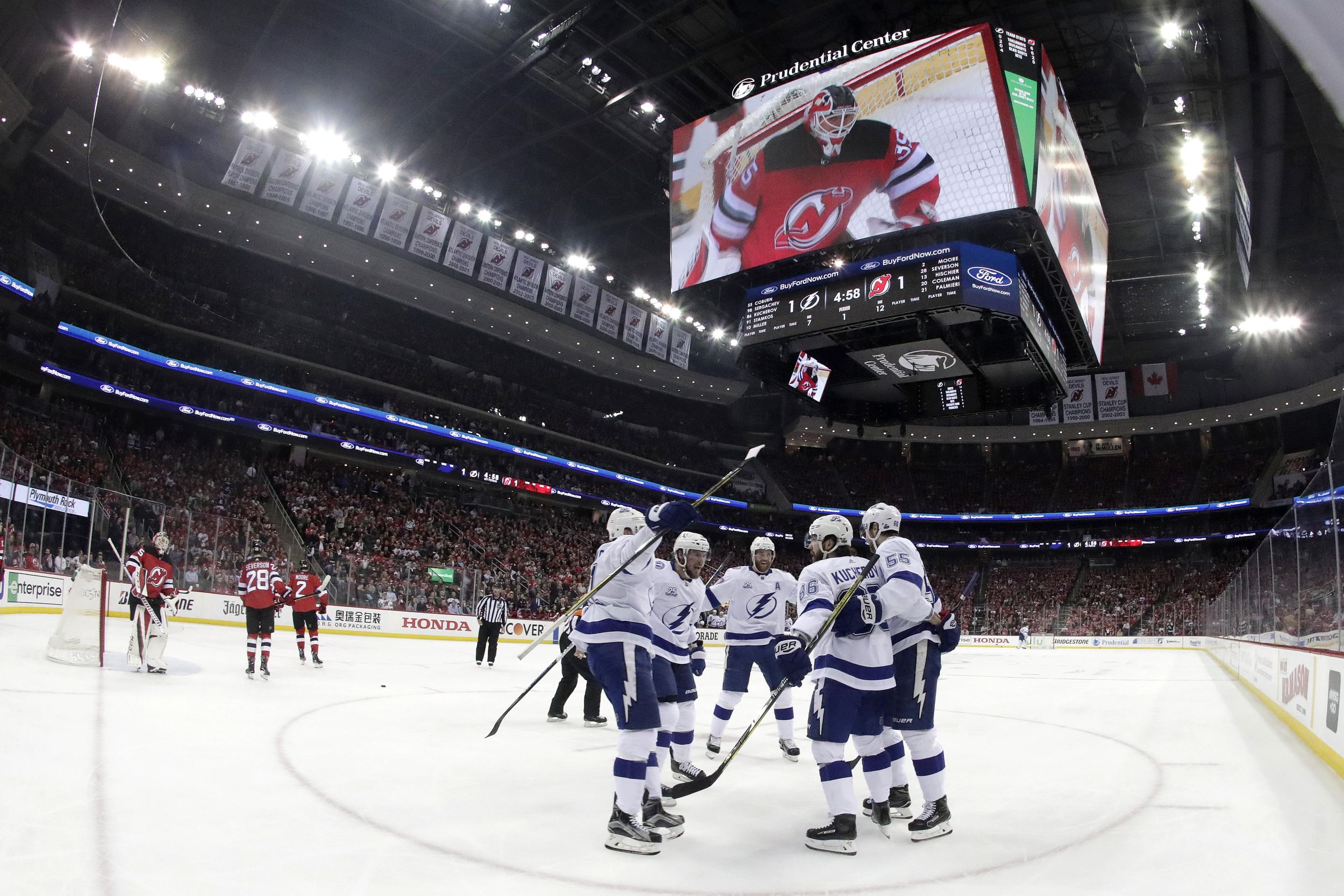 Nikita Kucherov, Lightning beat Devils 3-1, end first-round series