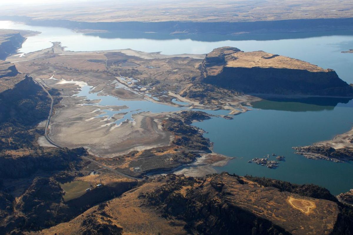 Rocks are exposed in the Steamboat Rock area of Banks Lake on Nov. 15 while the lake level was drawn down 31 feet below full pool for dam maintenance.   (U.S. Bureau of Reclamation)