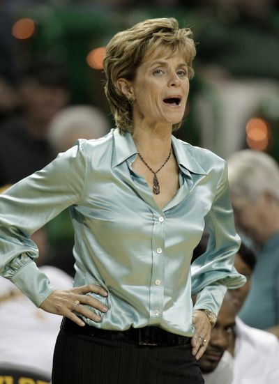 Baylor coach Kim Mulkey picked up her 300th career victory on Sunday.