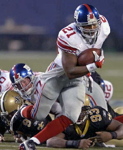
New York Giants running back Tiki Barber breaks through for a gain of 12 yards.
 (Associated Press / The Spokesman-Review)