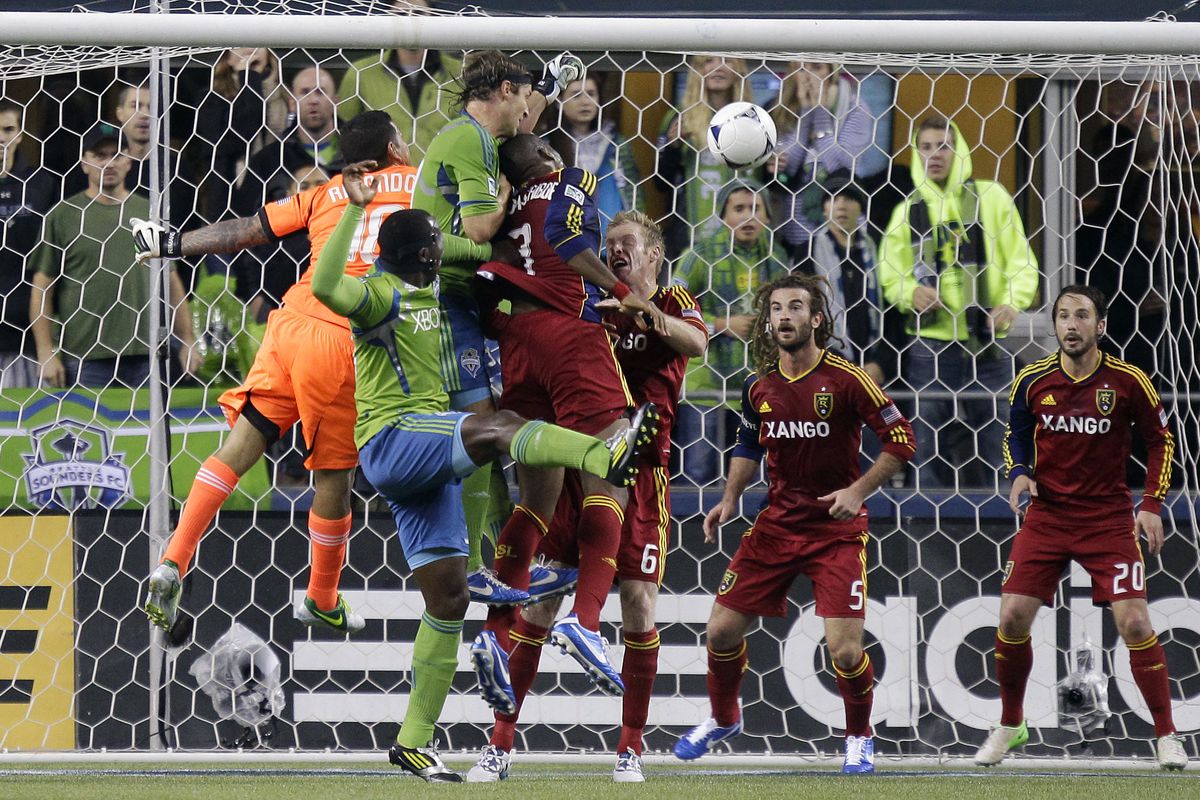 Sounders’ Jeff Parke, third from left, and Jhon Kennedy Hurtado, second from left, are denied in one of Seattle’s best scoring chances. (Associated Press)