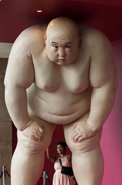 ORG XMIT: XKC109 A visitor takes picture of a sculpture 