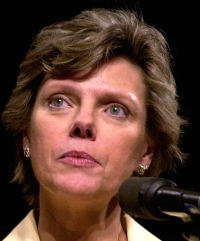 Cokie Roberts, pictured addressing a Spokane audience in 2002, will speak at the Bing Crosby Theater on Oct. 1. (File)