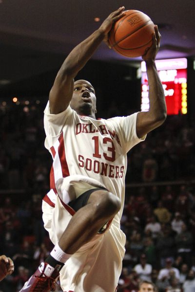 The Sporting News chose Oklahoma’s Willie Warren as its preseason national player of the year.  (Associated Press)