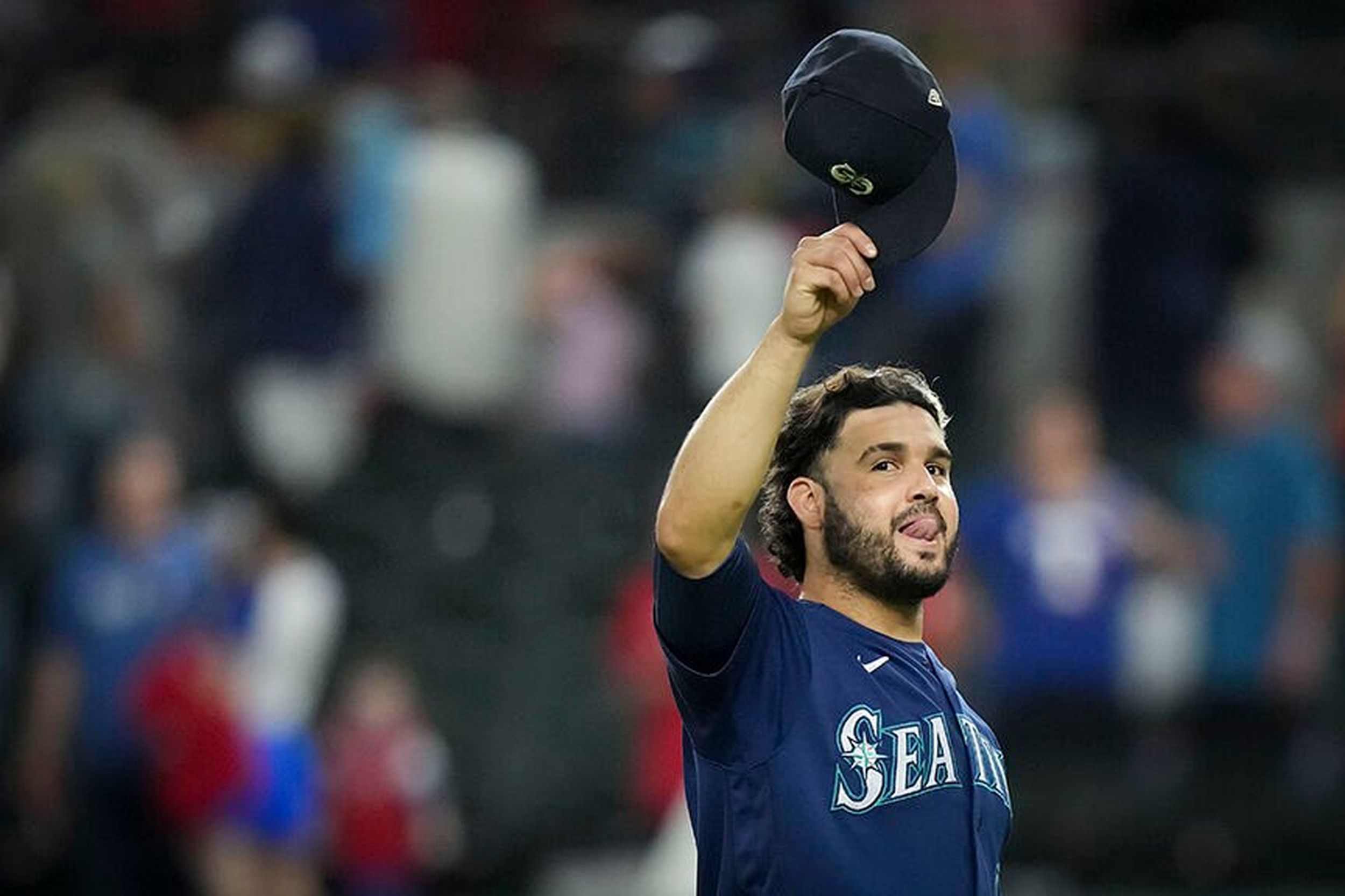Mariners slugger Eugenio Suarez uses simple approach to fuel latest hot