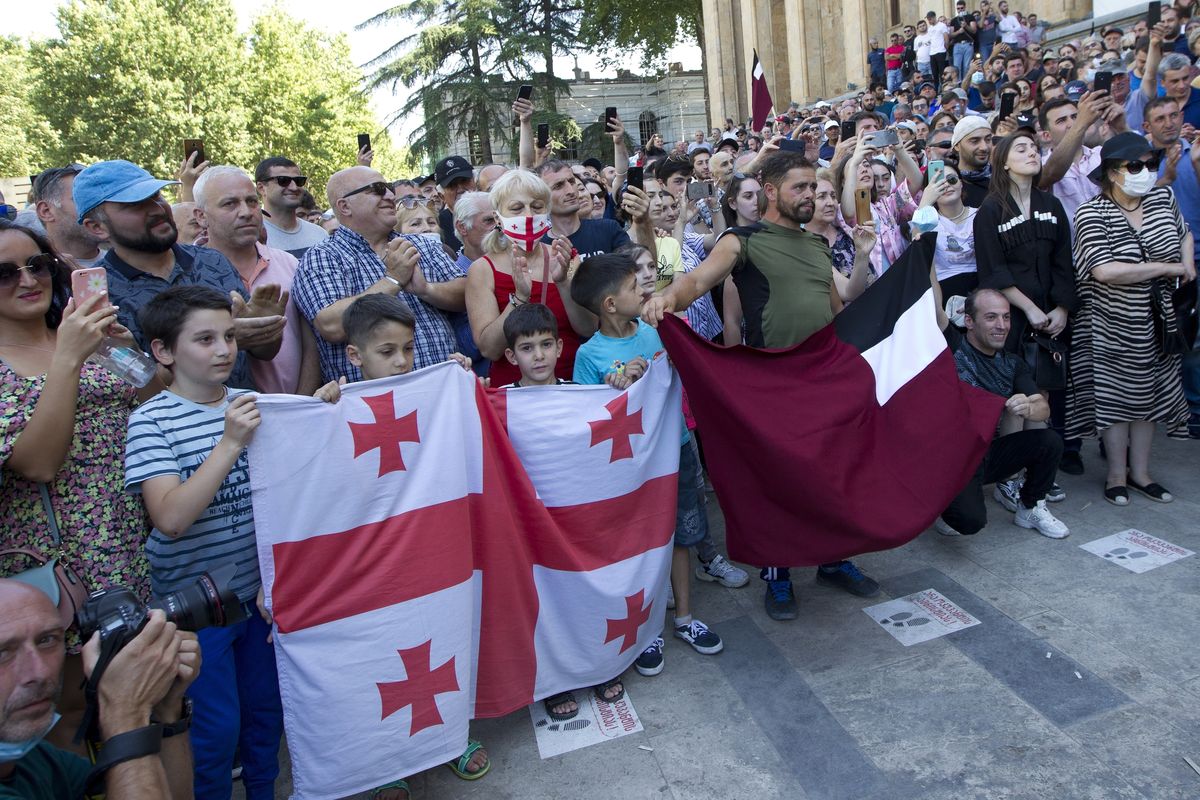 Opponents of the march block off the capital