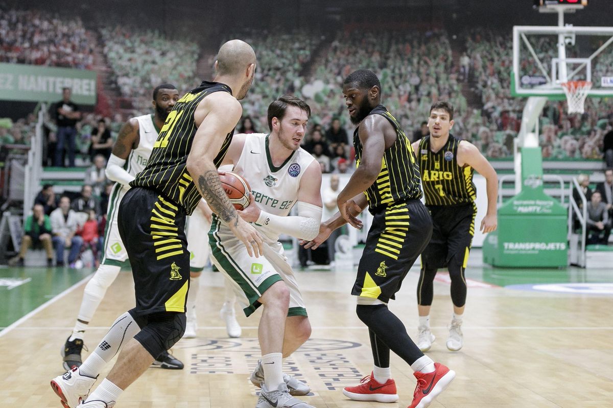 Gary Bell Jr., right, plays defense against Nanterre’s Hugo Invernizzi during a January Champions League game in France. (Ann-Dee Lamour / CDP MEDI/SIPA)