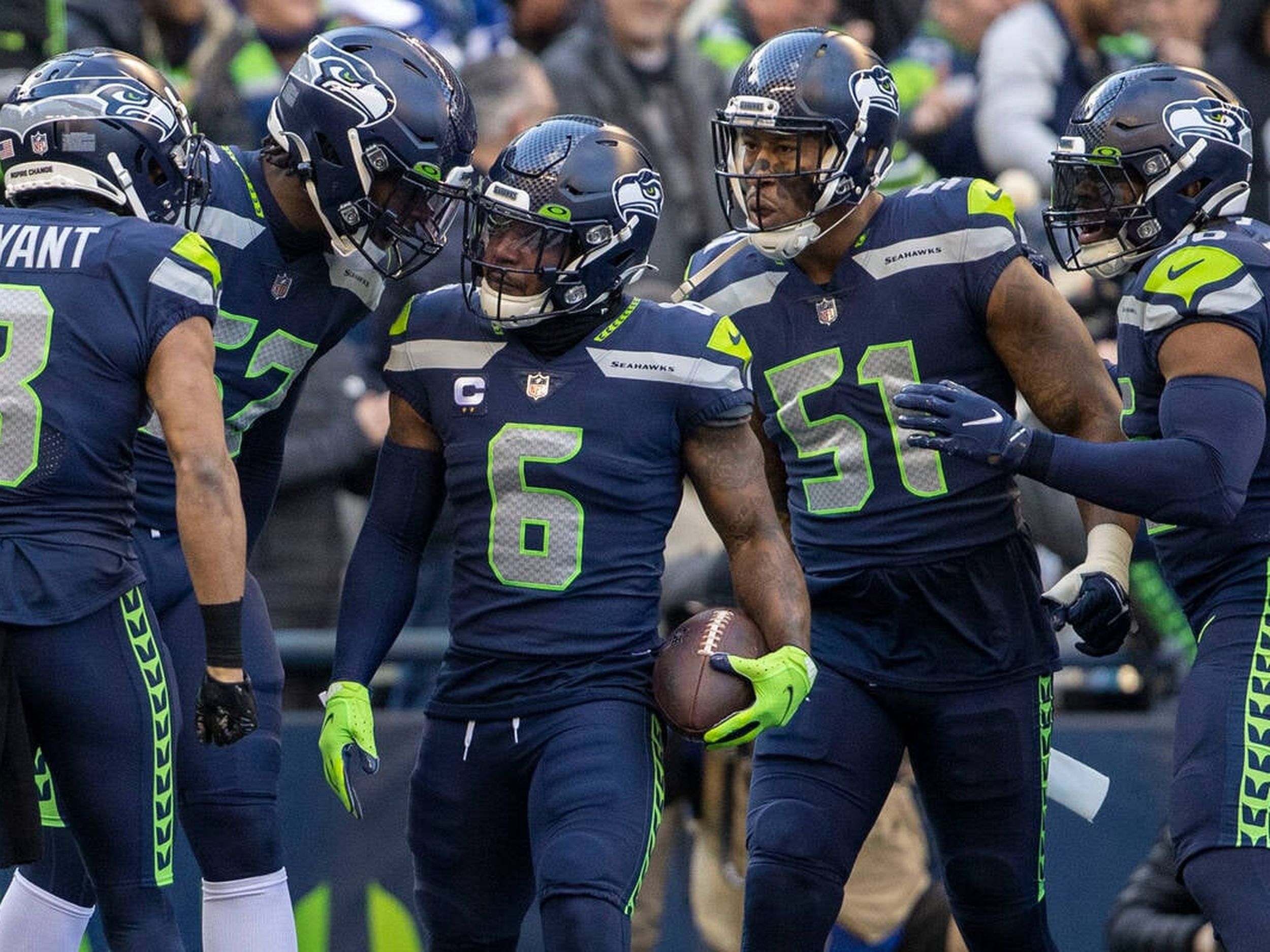 Seahawks vs. Raiders: Seattle falls out of playoff spot with 40-34