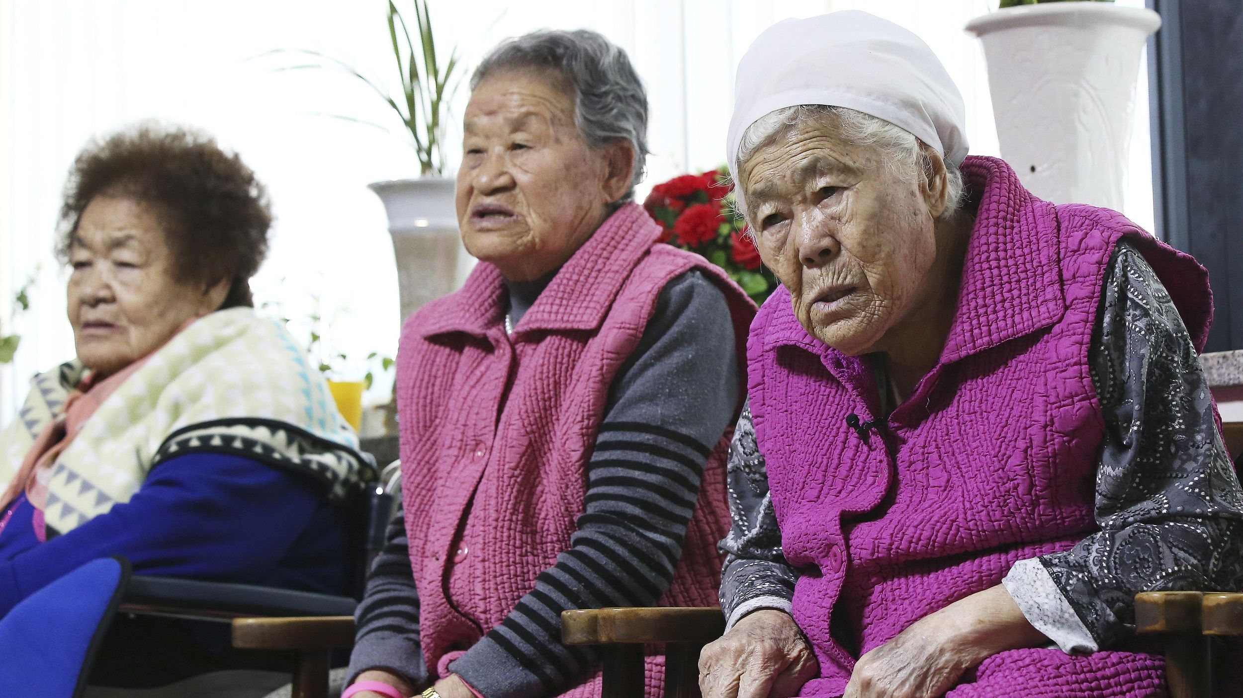 South Korea, Japan reach landmark deal on WWII sex slaves | The  Spokesman-Review