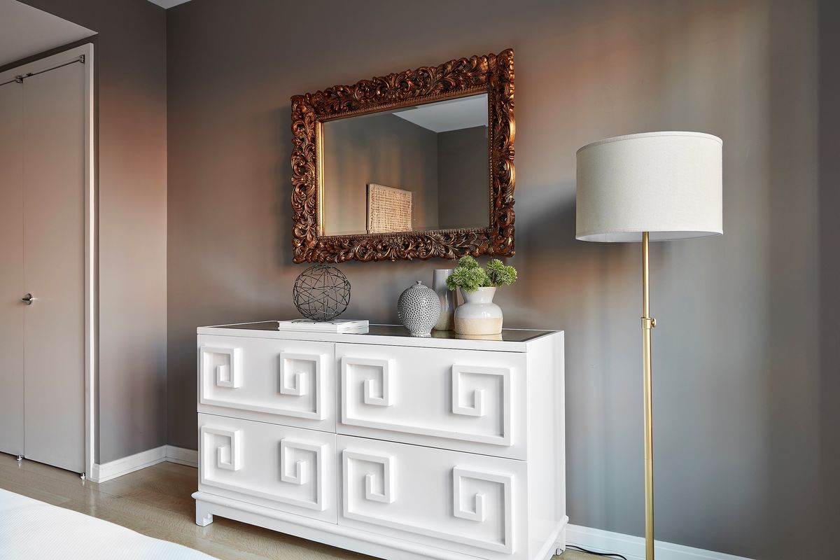 A lacquer dresser sets the tone for glamour in a master bedroom.  (Scott Gabriel Morris/HOBBS/TNS)