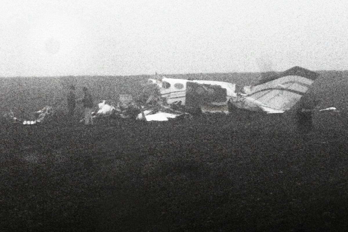 Investigators work in a thick fog at the site of small plane crash near Bloomington, Ill., Tuesday, April 7, 2015, that has claimed the lives of seven people. The Cessna 414 took off from Indianapolis and crashed just short of the Central Illinois Regional Airport in Bloomington after midnight. The plane was returning from the NCAA Final Four college basketball tournament in Indianapolis. (David Proeber / The Pantagraph)