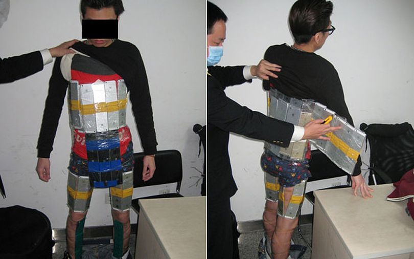 A Sina News photo, dated Jan. 12, 2015, shows a man who allegedly attempted to smuggle 94 iPhone 6s across the Chinese border. (Sina News)