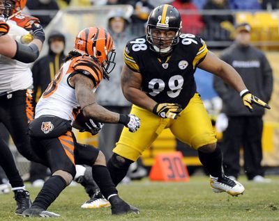 Casey Hampton (98) and fellow really big men get fined for extra pounds. (Associated Press)