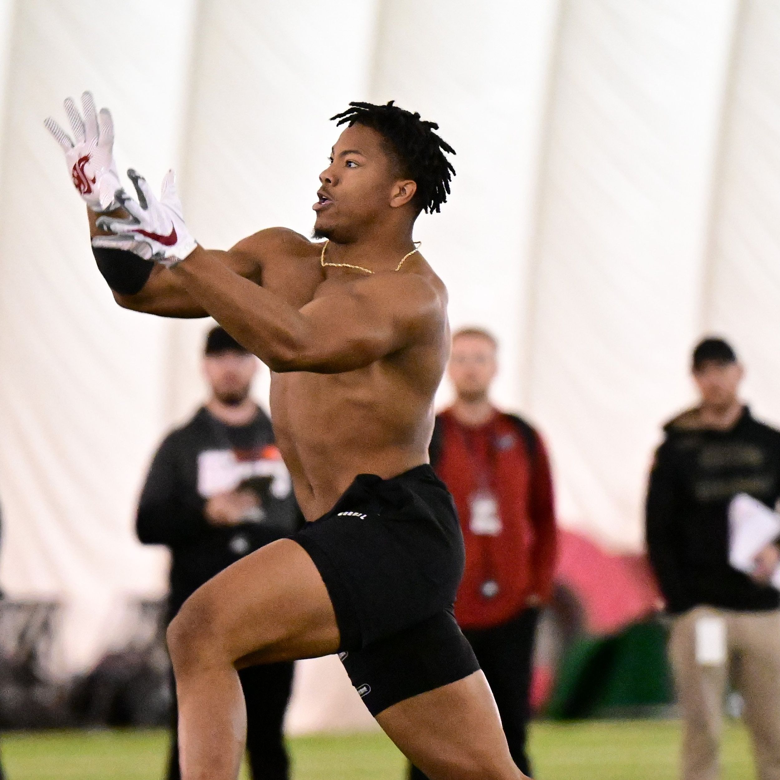 Henry shows off receiving skills at Alabama pro day