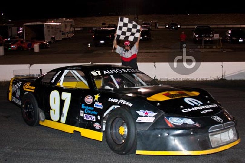 Jason Jefferson ran second to Dave Garber in the final late model race of 2009 at Spokane County Raceway en route to the track's premier division championship. (Photo courtesy of SCR) (Amanda Rosler / The Spokesman-Review)