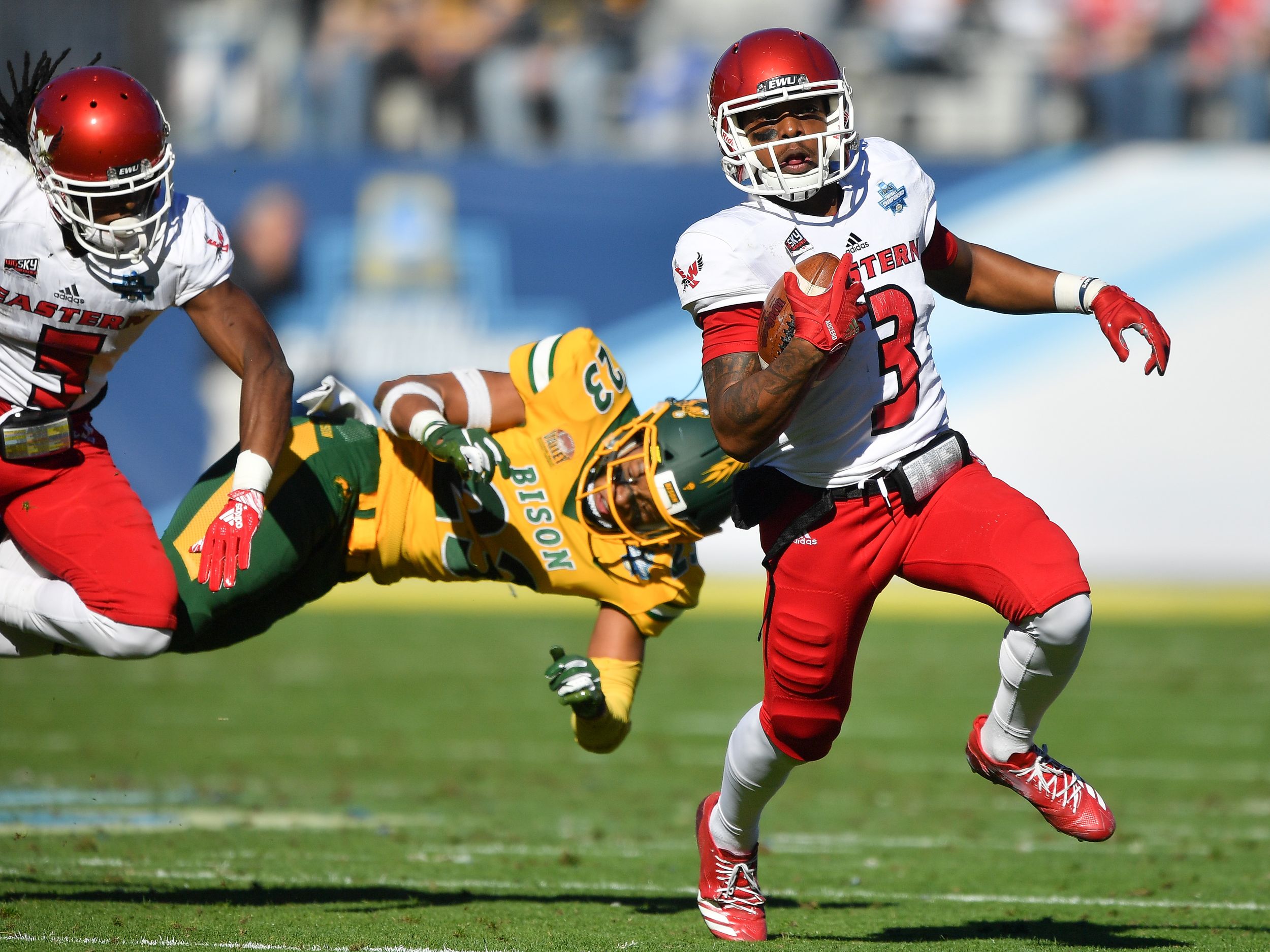 North Dakota State QB Trey Lance wins 2019 FCS Walter Payton Award