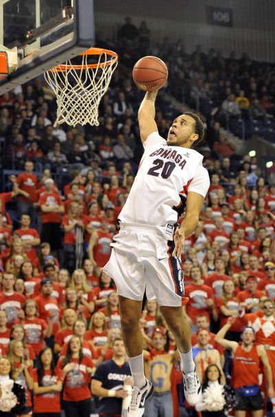 Gonzaga’s Elias Harris takes the ball all the way to the hoop on a fast break. (Jesse Tinsley)