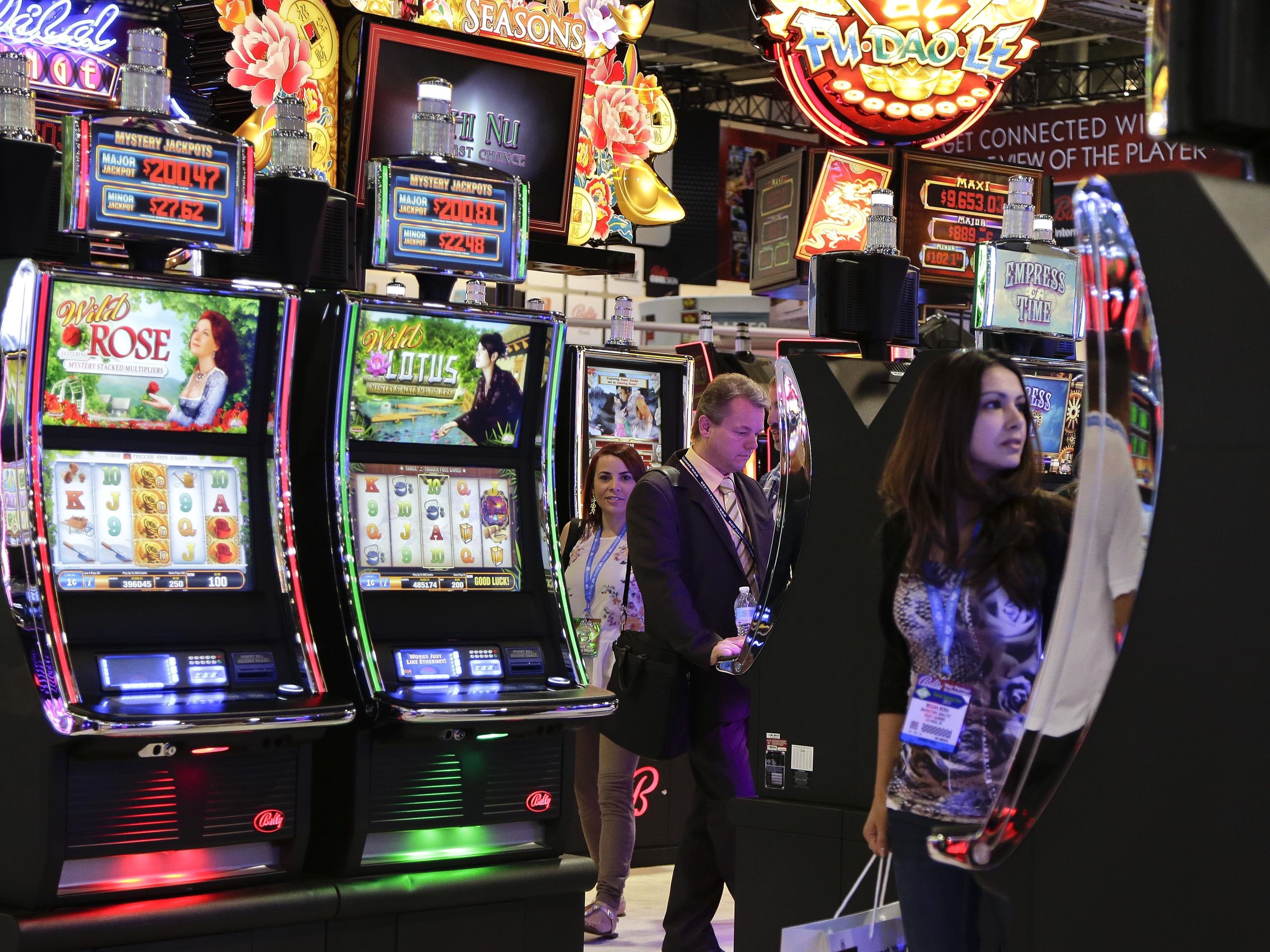 Video game-themed slot machines catching on with casinos | The  Spokesman-Review