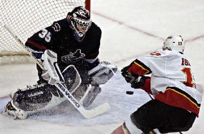 
Canucks goaltender Alex Auld stops Calgary's Jarome Iginla. Auld had 27 saves. 
 (Associated Press / The Spokesman-Review)
