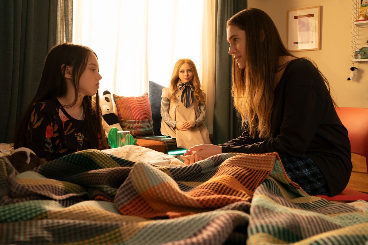 Violet McGraw, left, M3GAN and Allison Williams in “M3GAN,” directed by Gerard Johnstone.  (Universal Pictures)