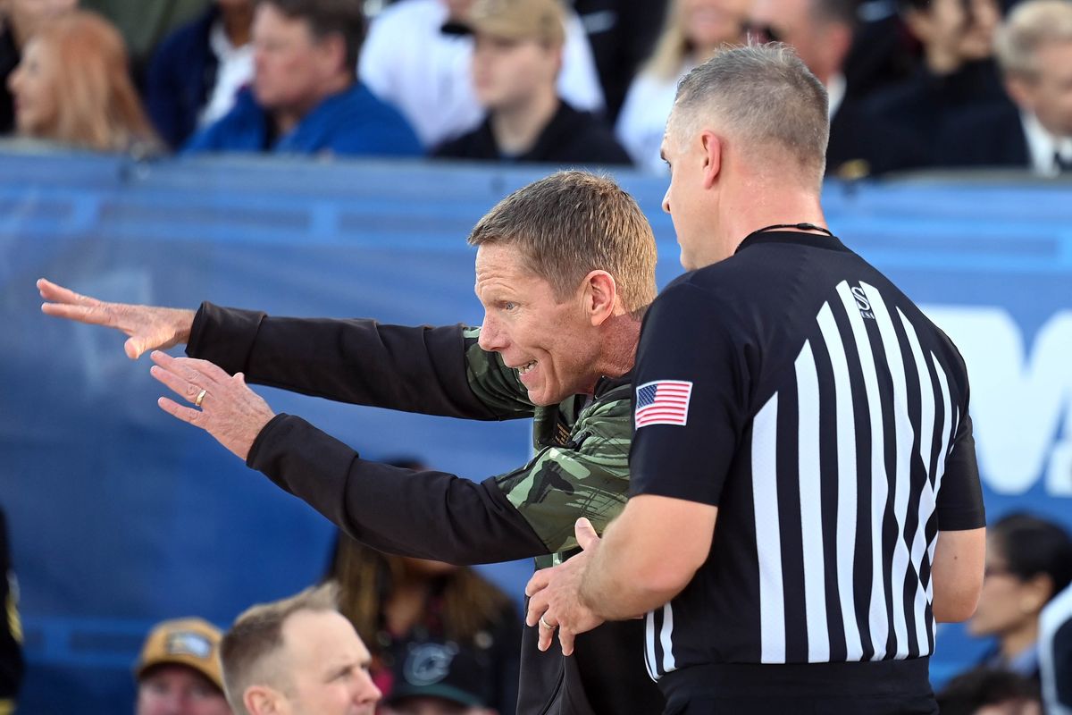 Gonzaga head coach Mark Few expresses his opinion to an official during the Zags