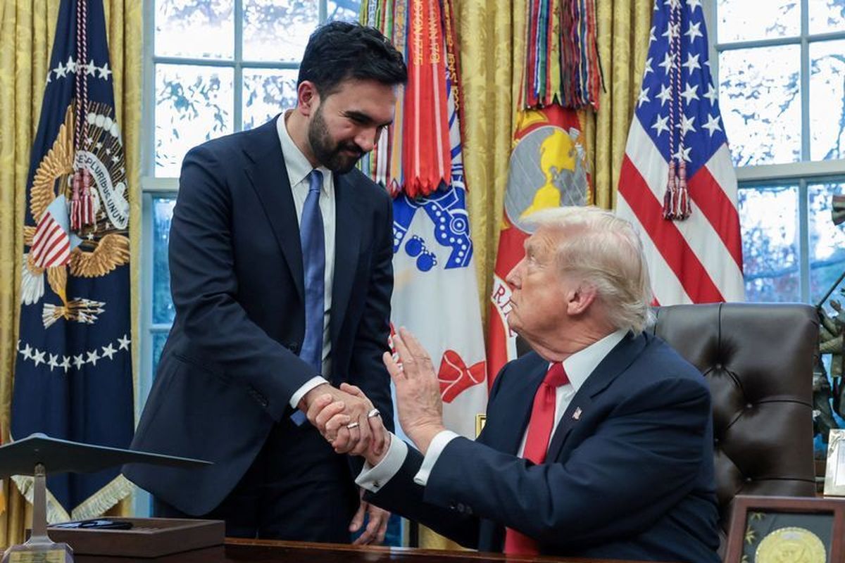 New York City Mayor-elect Zohran Mamdani and U.S. President Donald Trump shake hands as they meet Friday in the Oval Office at the White House in Washington, D.C.  (Jonathan Ernst)