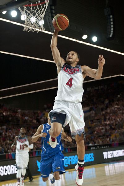 United States's Stephen Curry, goes to dunk during the Group C Basketball World Cup match against Finland, in Bilbao, Spain. (Associated Press)