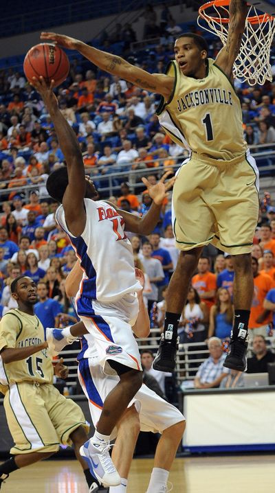 Jacksonville’s Travis Cohn blocks a shot by Florida’s Erving Walker as Chris Edwards (15) looks on. (Associated Press / The Spokesman-Review)